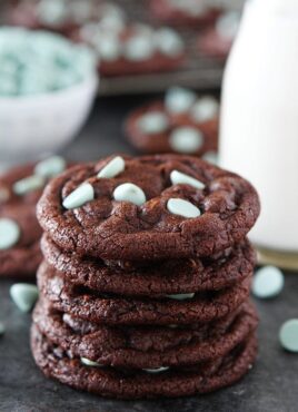 Chocolate Mint Chip Cookies are rich, chocolate cookies with mint chocolate chips! Great cookie for Christmas or any day! #cookies #chocolate #mint #Christmascookies